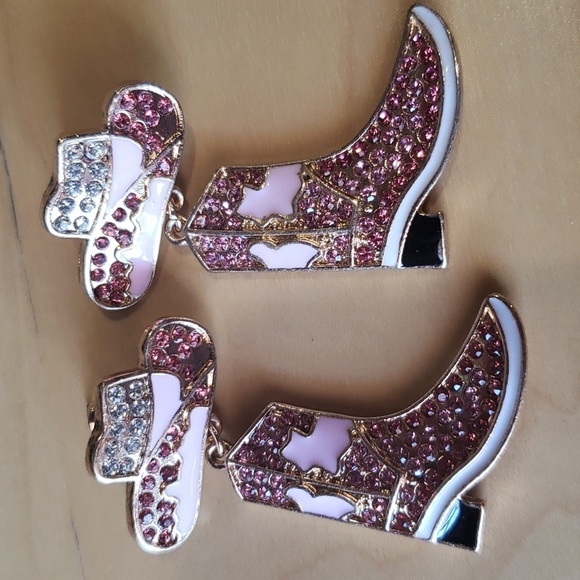 unbranded Jewelry - RETRO Boots  Women'S Drop Earrings nwot